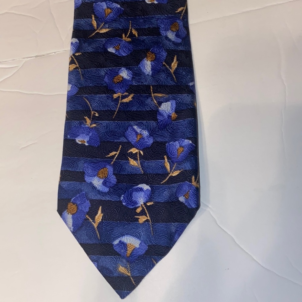 Bolgheri made in Italy 100% silk blue neck tie.